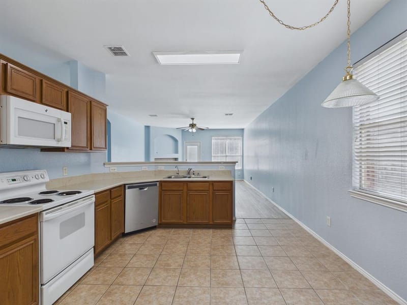 12652 Oakwood Circle, Fort Worth TX 76040 - Photo 13
