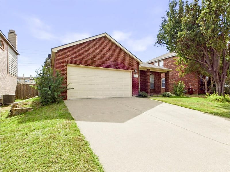 12652 Oakwood Circle, Fort Worth TX 76040 - Photo 3