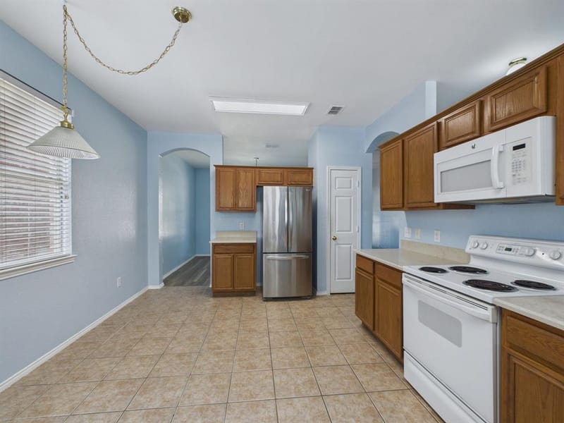 12652 Oakwood Circle, Fort Worth TX 76040 - Photo 9