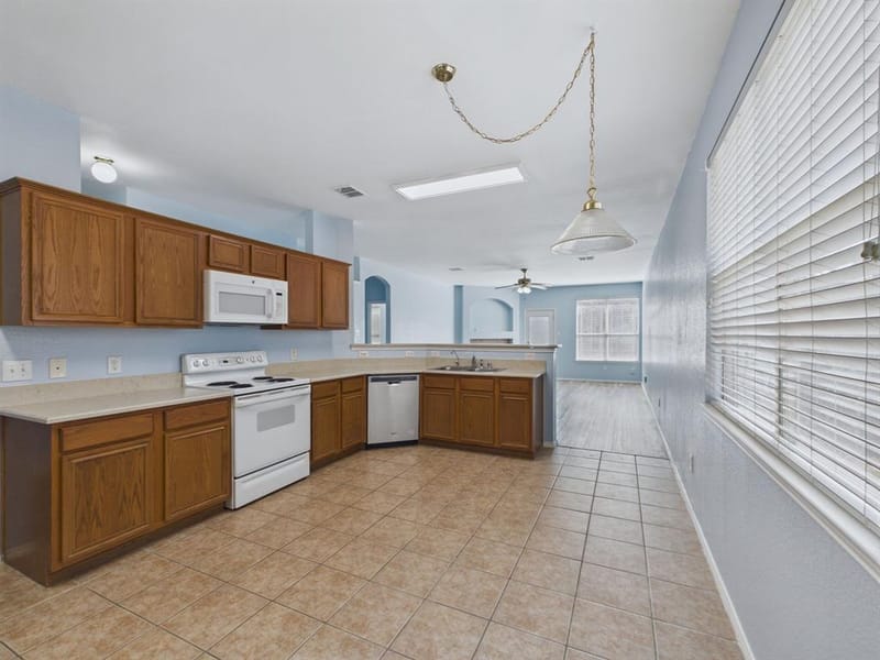 12652 Oakwood Circle, Fort Worth TX 76040 - Photo 10