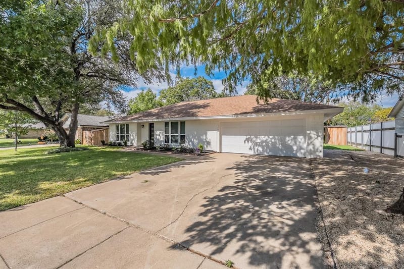 728 Glenhaven Drive, Hurst TX 76054