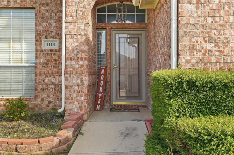1101 Bellcrest Drive, Arlington TX 76002 - Photo 4