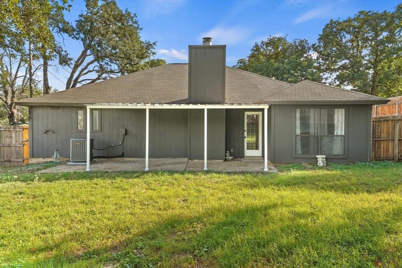 1105 Lakeview Drive, Azle TX 76020 - Photo 16