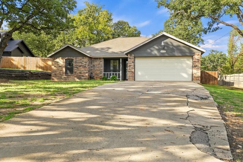 1105 Lakeview Drive, Azle TX 76020 - Photo 3