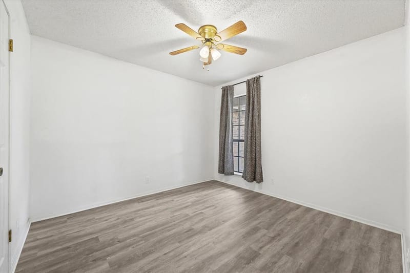 1105 Lakeview Drive, Azle TX 76020 - Photo 14