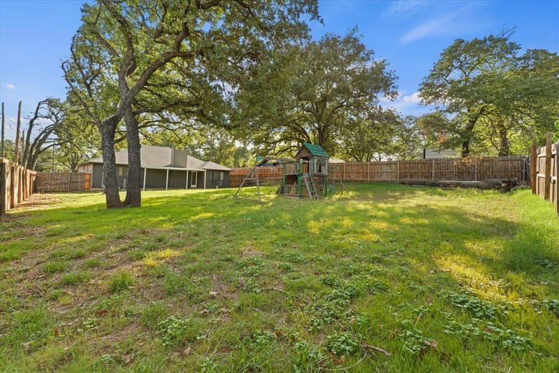 1105 Lakeview Drive, Azle TX 76020 - Photo 18