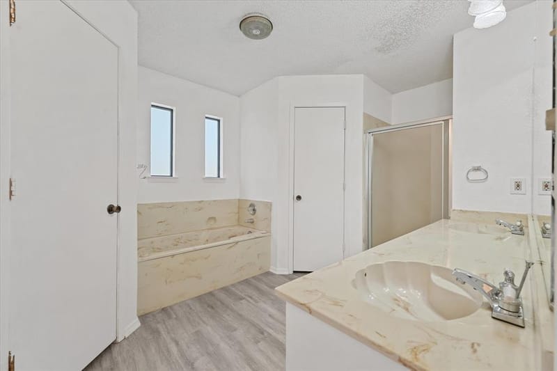 1105 Lakeview Drive, Azle TX 76020 - Photo 11
