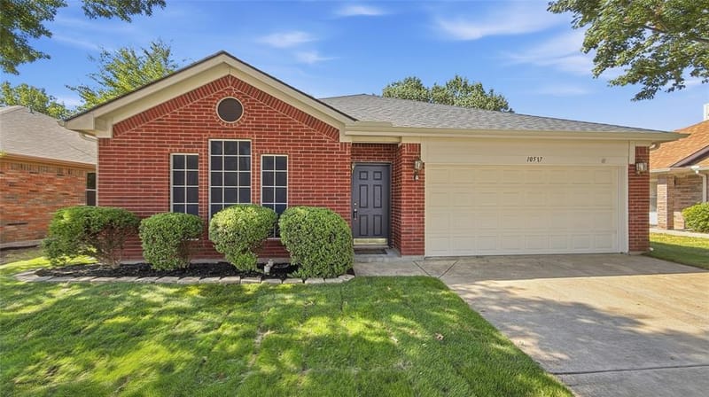 10517 Fossil Hill Drive, Fort Worth TX 76131 - Photo 2