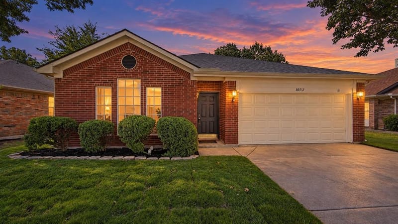 10517 Fossil Hill Drive, Fort Worth TX 76131 - Photo 3
