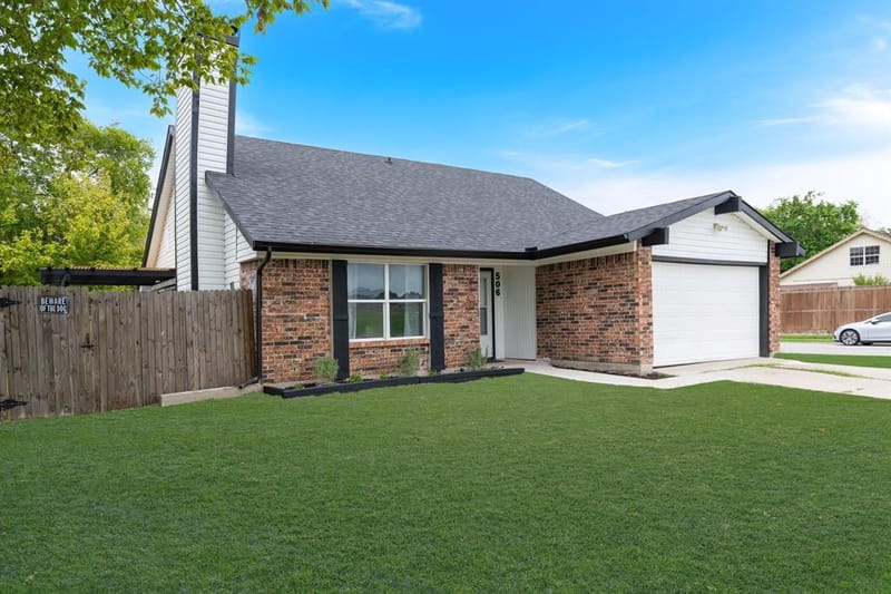 506 E Springdale Lane, Grand Prairie TX 75052 - Photo 2