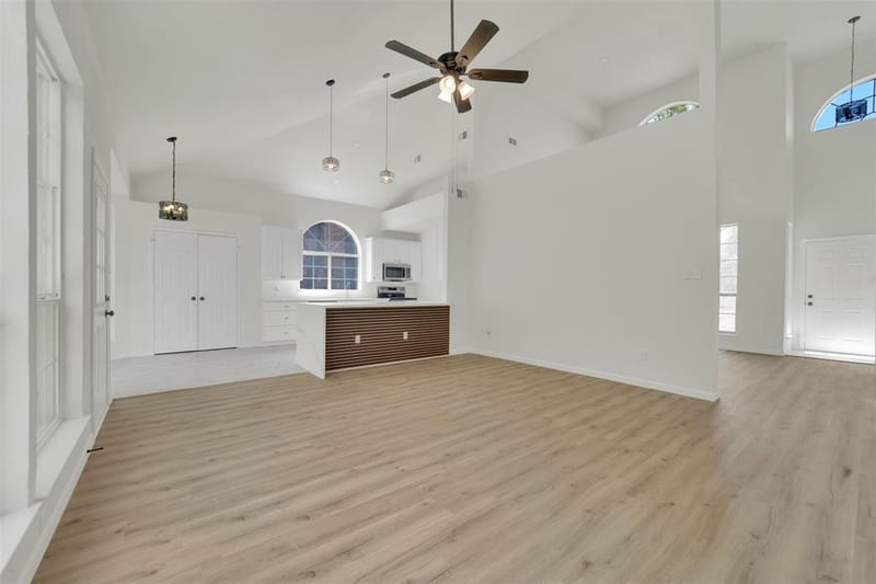 8316 Autumncrest Court, Dallas TX 75249 - Photo 6