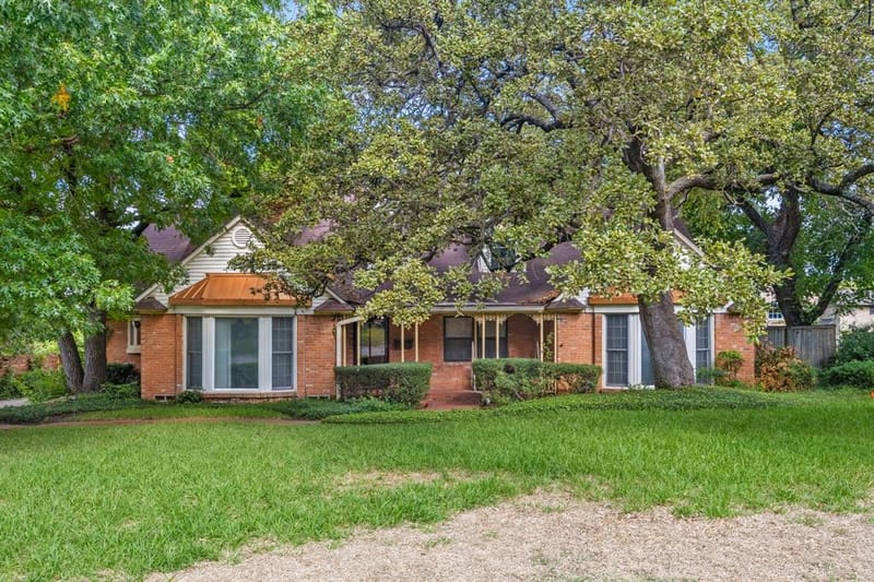 1513 Francis Street, Carrollton TX 75006