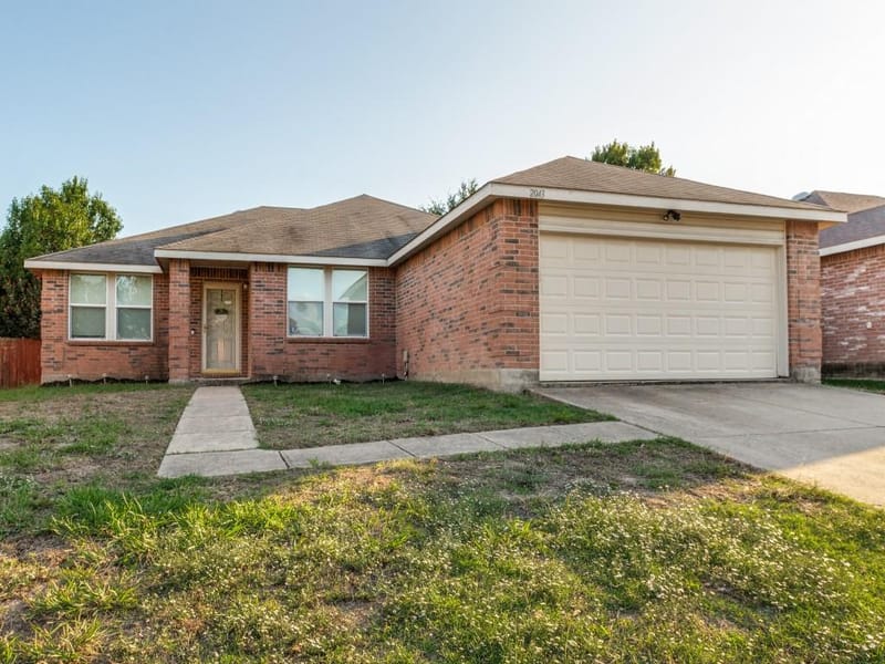 2043 Cap Rock Lane, Grand Prairie TX 75052