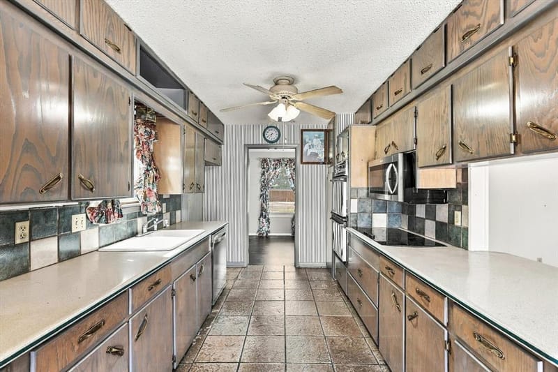 1110 Tipton Road, Irving TX 75060 - Photo 2