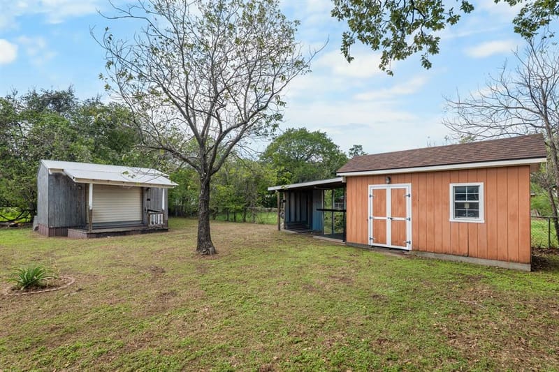 920 Avenue C, Lacy Lakeview TX 76705 - Photo 23