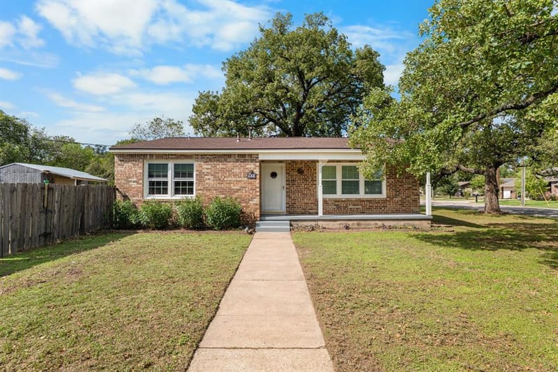 920 Avenue C, Lacy Lakeview TX 76705