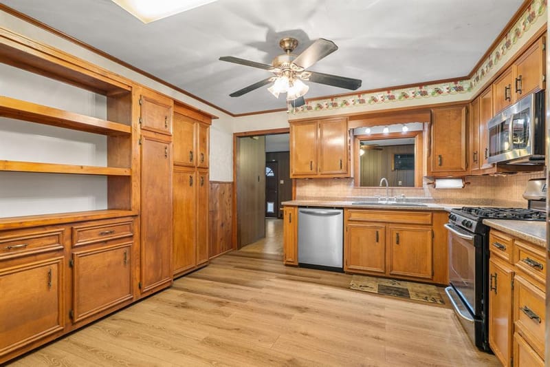 920 Avenue C, Lacy Lakeview TX 76705 - Photo 9