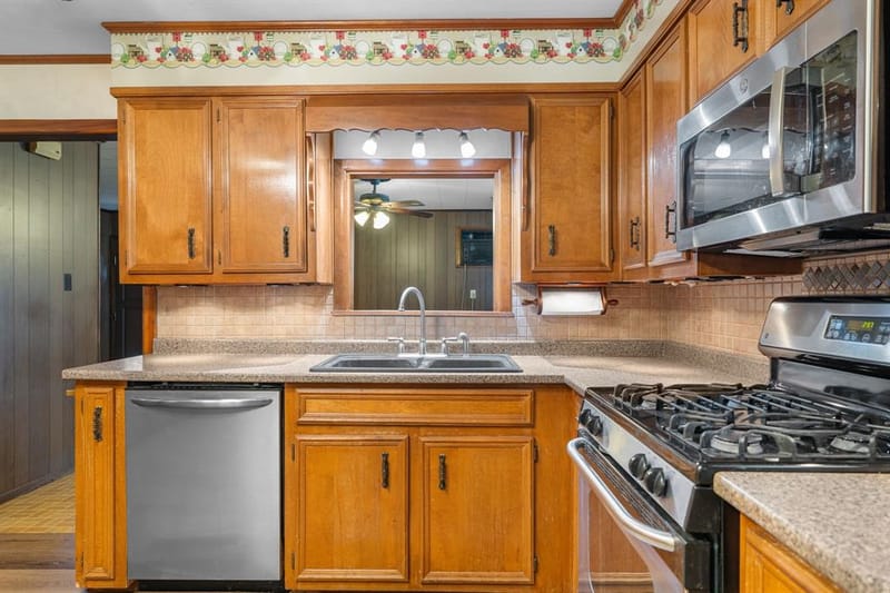 920 Avenue C, Lacy Lakeview TX 76705 - Photo 10