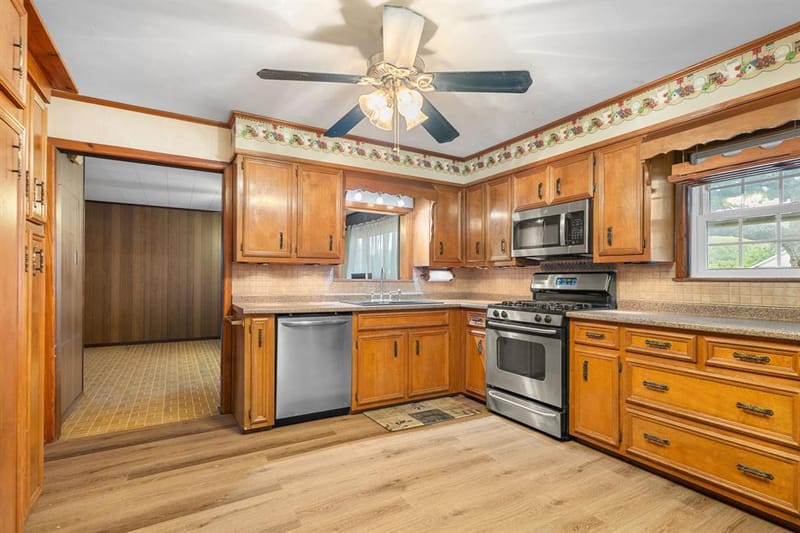 920 Avenue C, Lacy Lakeview TX 76705 - Photo 8