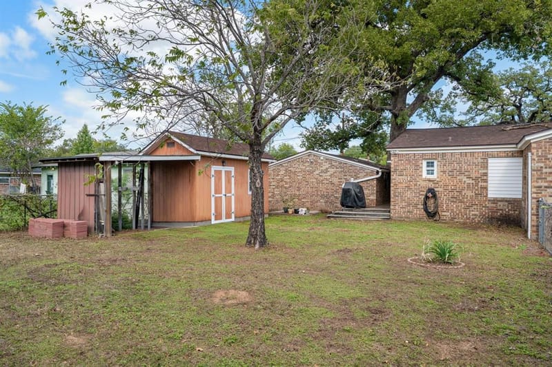 920 Avenue C, Lacy Lakeview TX 76705 - Photo 21