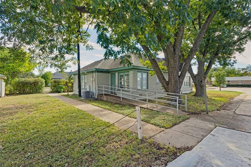 1221 Main Street, Garland TX 75040 - Photo 18