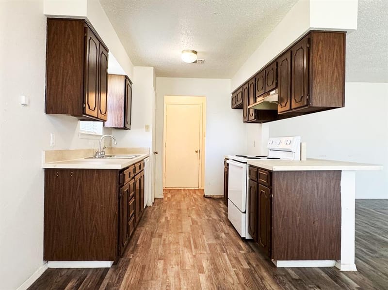2333 Chandelle Drive, Irving TX 75060 - Photo 3