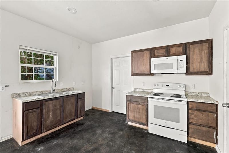2023 E Myrtle Street, Fort Worth TX 76104 - Photo 7
