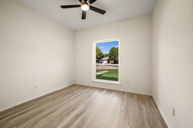 10805 Pebblecreek Court, Benbrook TX 76126 - Photo 16