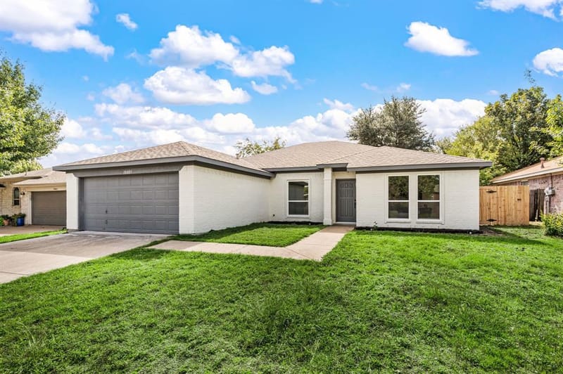 10805 Pebblecreek Court, Benbrook TX 76126