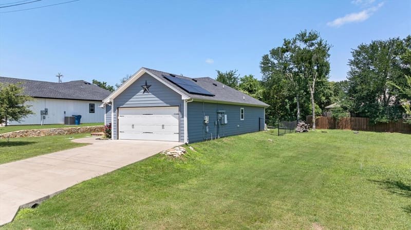 2206 Navasota Street, Granbury TX 76048 - Photo 28
