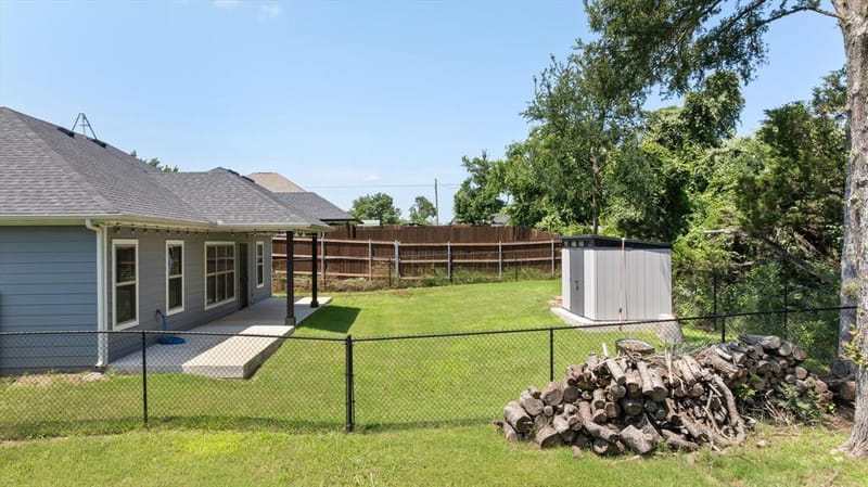 2206 Navasota Street, Granbury TX 76048 - Photo 25