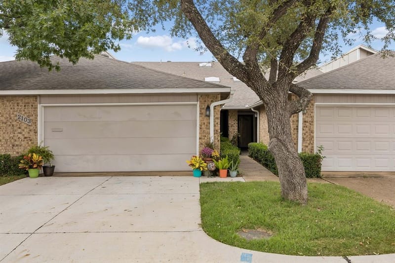 2103 Country Villa Drive, Carrollton TX 75006