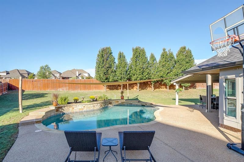 1040 Tara Drive, Burleson TX 76028 - Photo 5