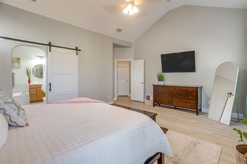 1040 Tara Drive, Burleson TX 76028 - Photo 24