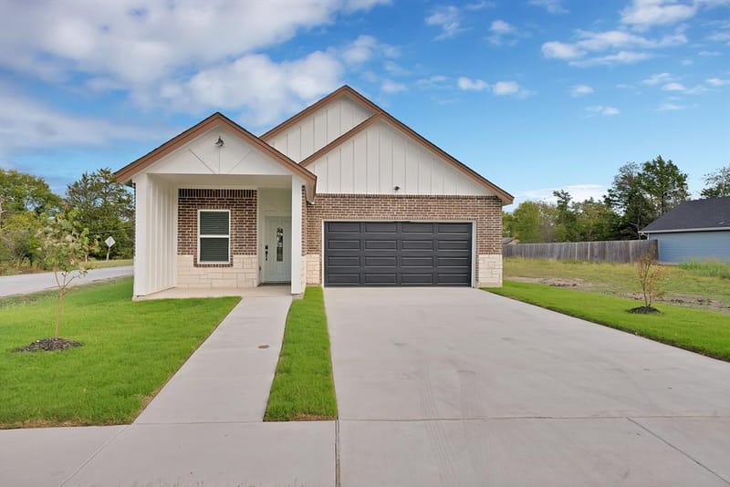 724 Gilbert Street, Terrell TX 75160 - Photo 2