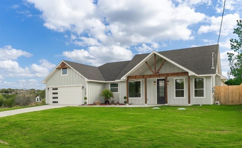 2125 Steepleridge Circle, Granbury TX 76048 - Photo 2