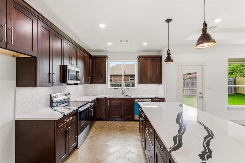 2125 Steepleridge Circle, Granbury TX 76048 - Photo 5