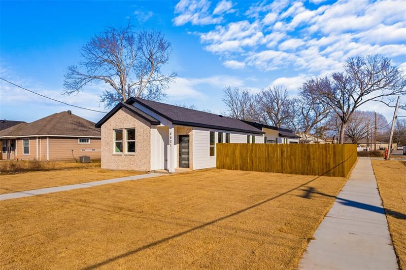 2621 College Street, Greenville TX 75401 - Photo 2