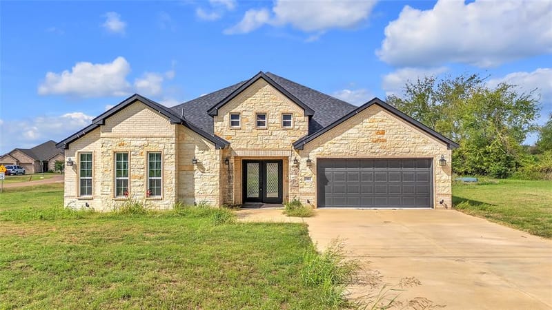 2002 Clay Street, Mabank TX 75147