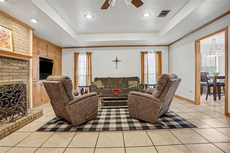 407 Lumpkin Drive, Ennis TX 75119 - Photo 2