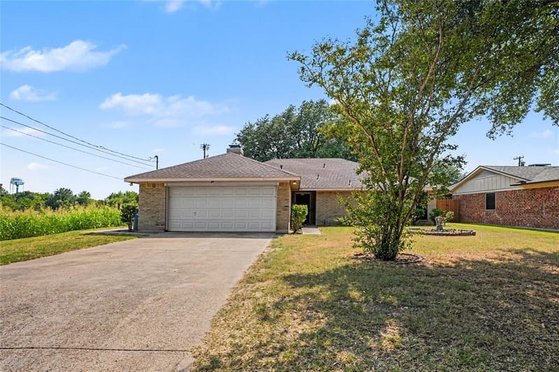 407 Lumpkin Drive, Ennis TX 75119 - Photo 6