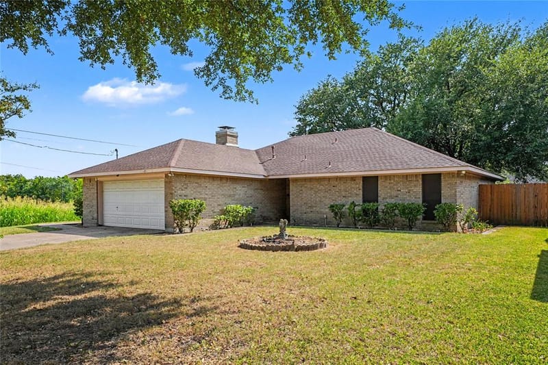 407 Lumpkin Drive, Ennis TX 75119 - Photo 7