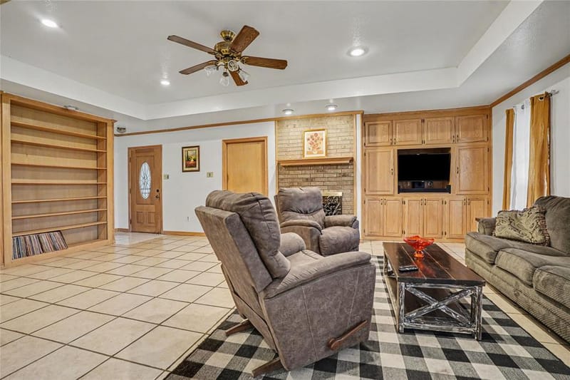 407 Lumpkin Drive, Ennis TX 75119 - Photo 10