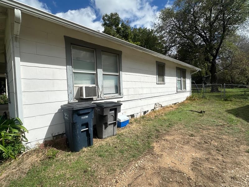 2118 Columbus Avenue, Fort Worth TX 76164 - Photo 2