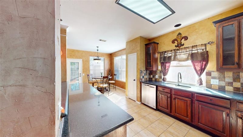 4704 Parkmount Drive, Fort Worth TX 76137 - Photo 9