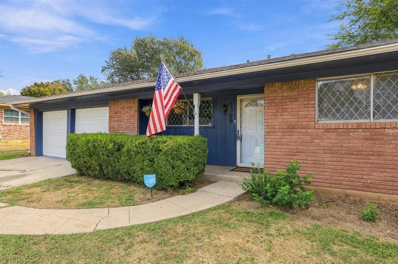 1306 Hillside Drive, Gainesville TX 76240 - Photo 2