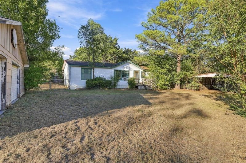 305 Dover Drive, Gordonville TX 76245 - Photo 2