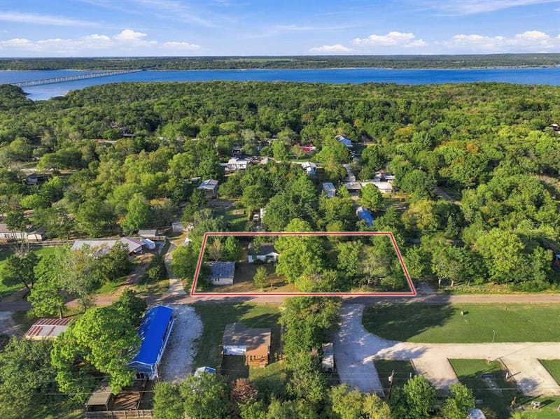 305 Dover Drive, Gordonville TX 76245 - Photo 29