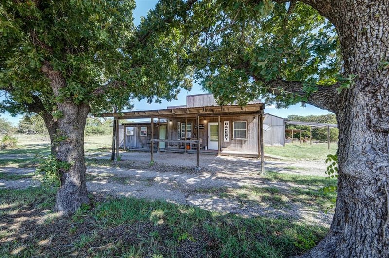 2483 Fruitland Road, Sunset TX 76270 - Photo 30