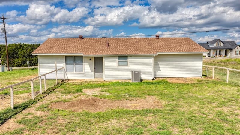 901 W Apache Trail, Granbury TX 76048 - Photo 28
